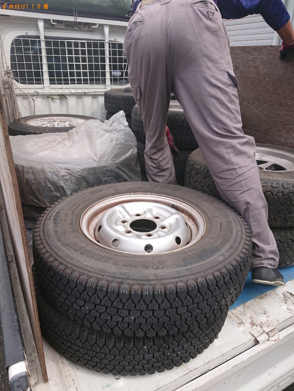 【豊中市庄内西町】自動車タイヤの出張不用品回収・処分ご依頼