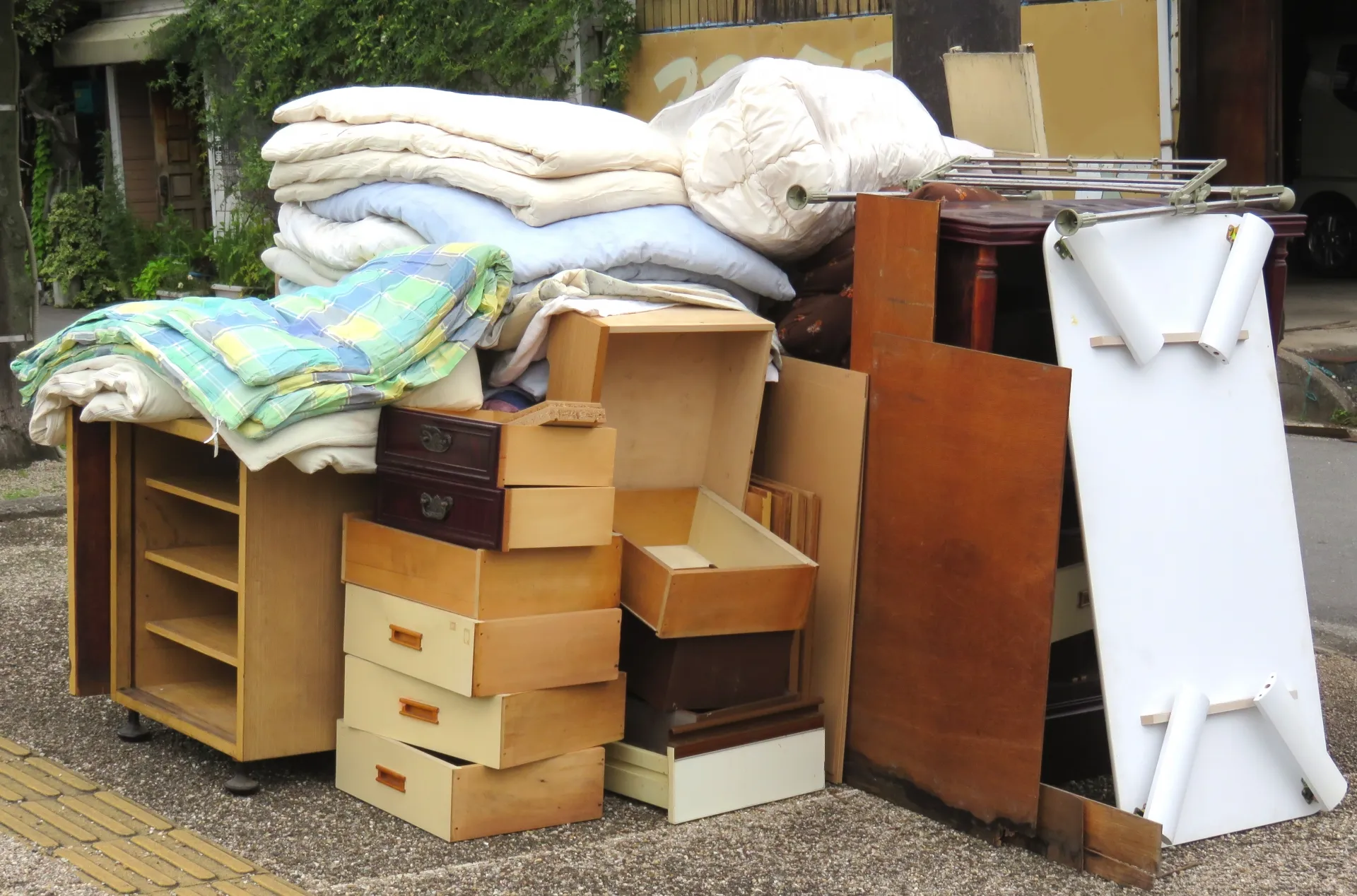 不要な家具の処分・捨て方を6つ紹介 