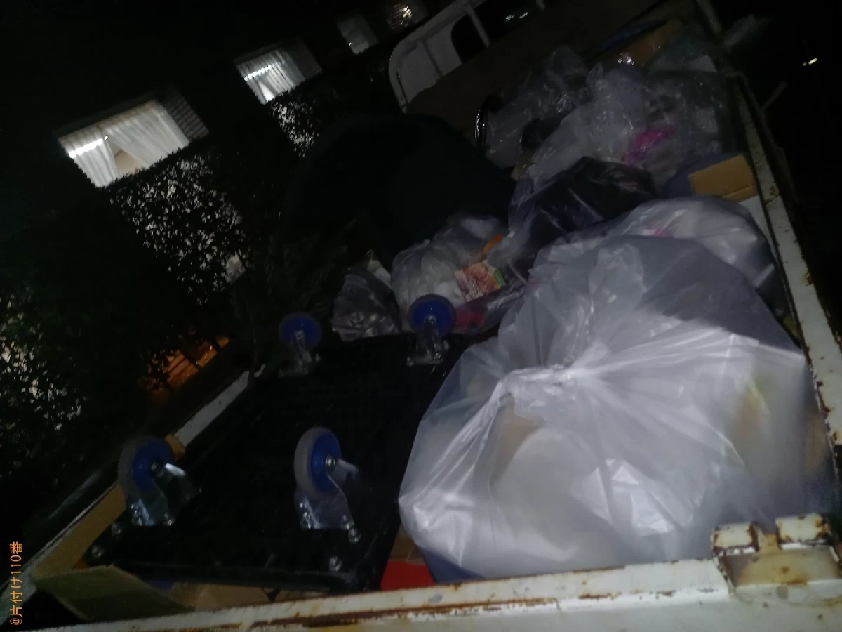 【豊島区】スーツケース、オイルヒーター、ハンガー、椅子等の回収