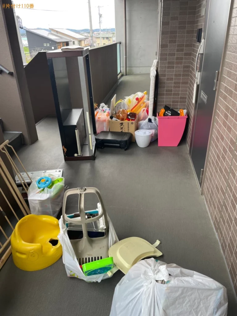 【掛川市】ローテーブル、子供の椅子、子供用おもちゃ等の回収・処分