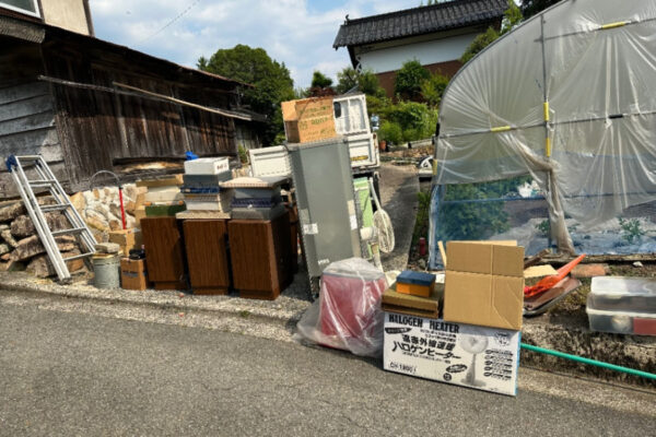 【真庭市】冷蔵庫、洗濯機、扇風機、照明器具、脚立、家具等の回収