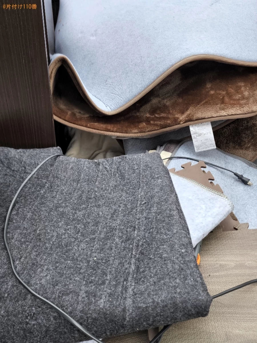 【北九州市】二人掛けソファー、布団、家具、電気カーペット等の回収