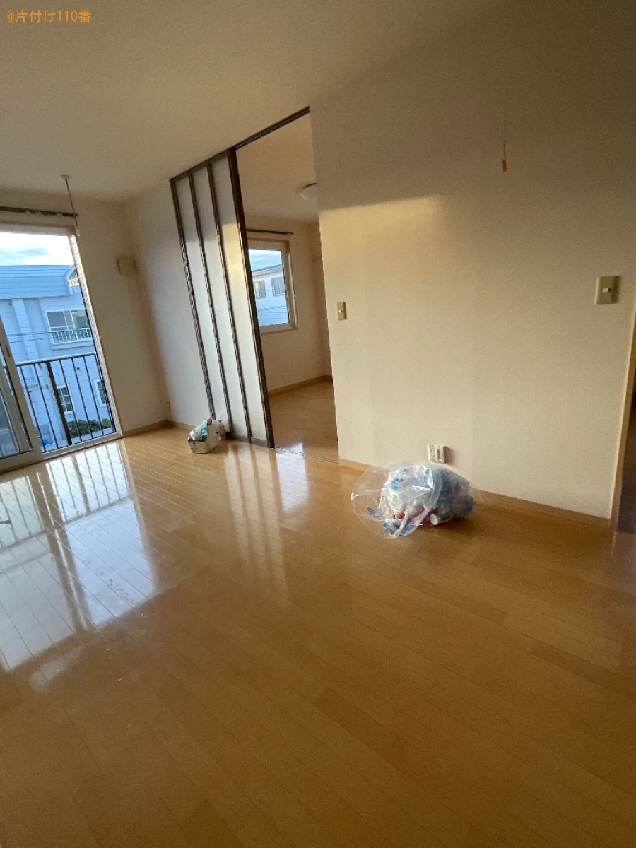 【五所川原市】三人掛けソファー、カラーボックス、テレビ台等の回収