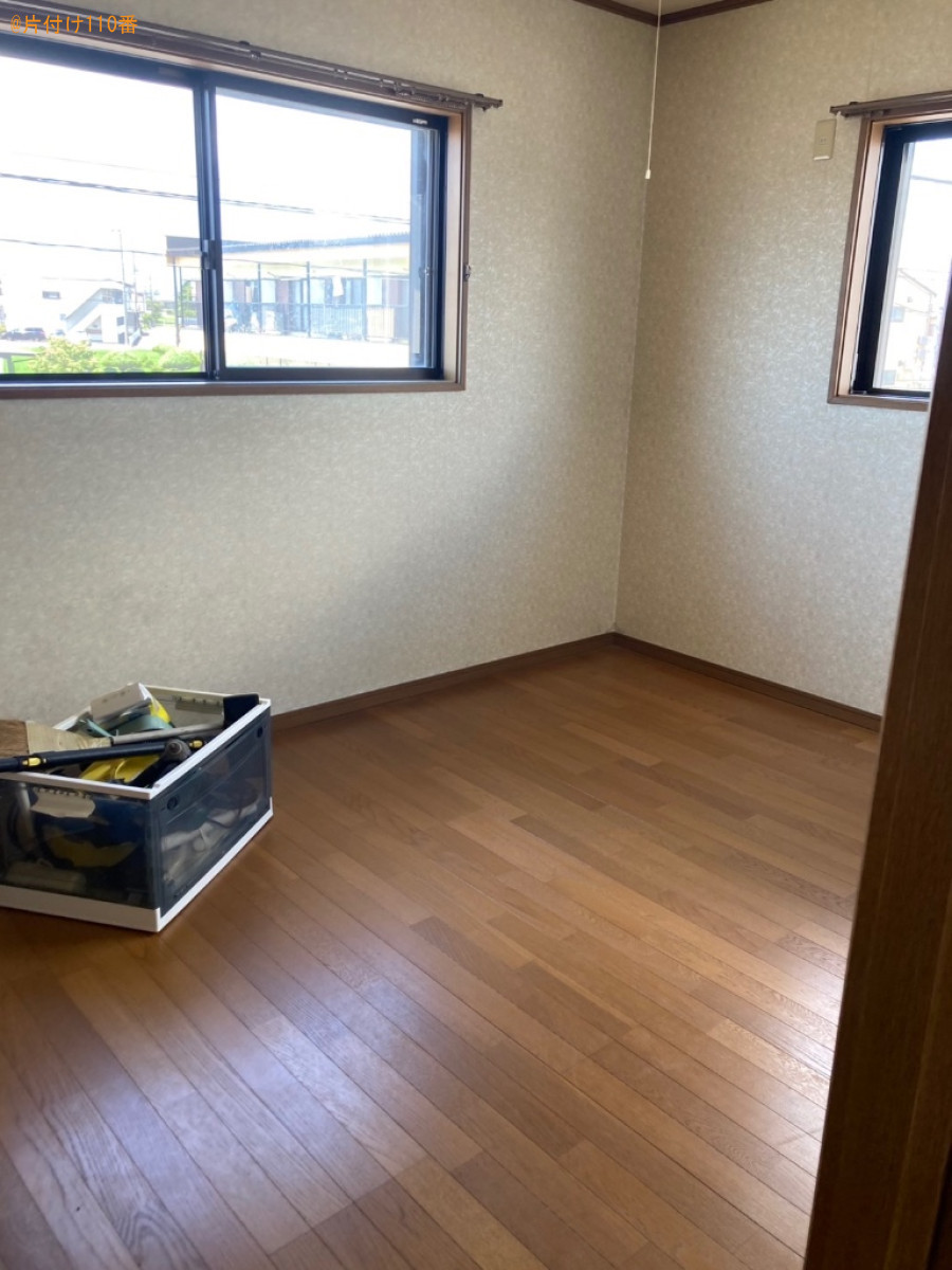 【中央市】テレビ、テレビ台、テーブル、本棚、収納ケース等の回収