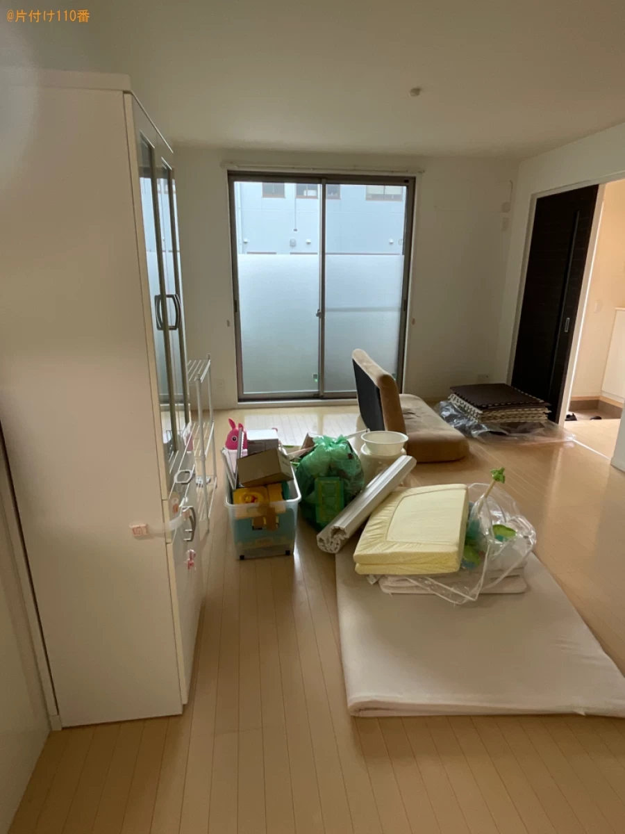 【東近江市山路町】食器棚、本棚、二人掛けソファー、椅子等の回収