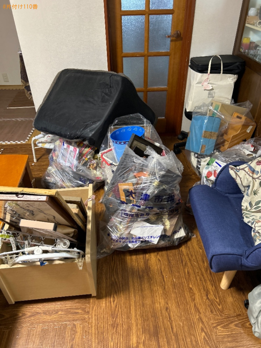 【大津市】椅子、布団、トロフィー、カップ、メダル、衣類等の回収