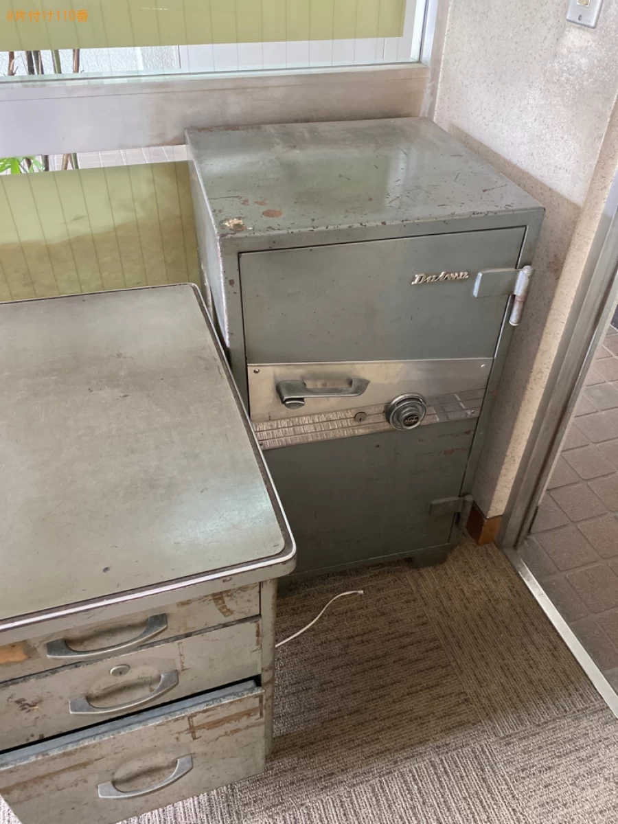 【所沢市御幸町】業務用ロッカー、業務用机、タンス、金庫等の回収