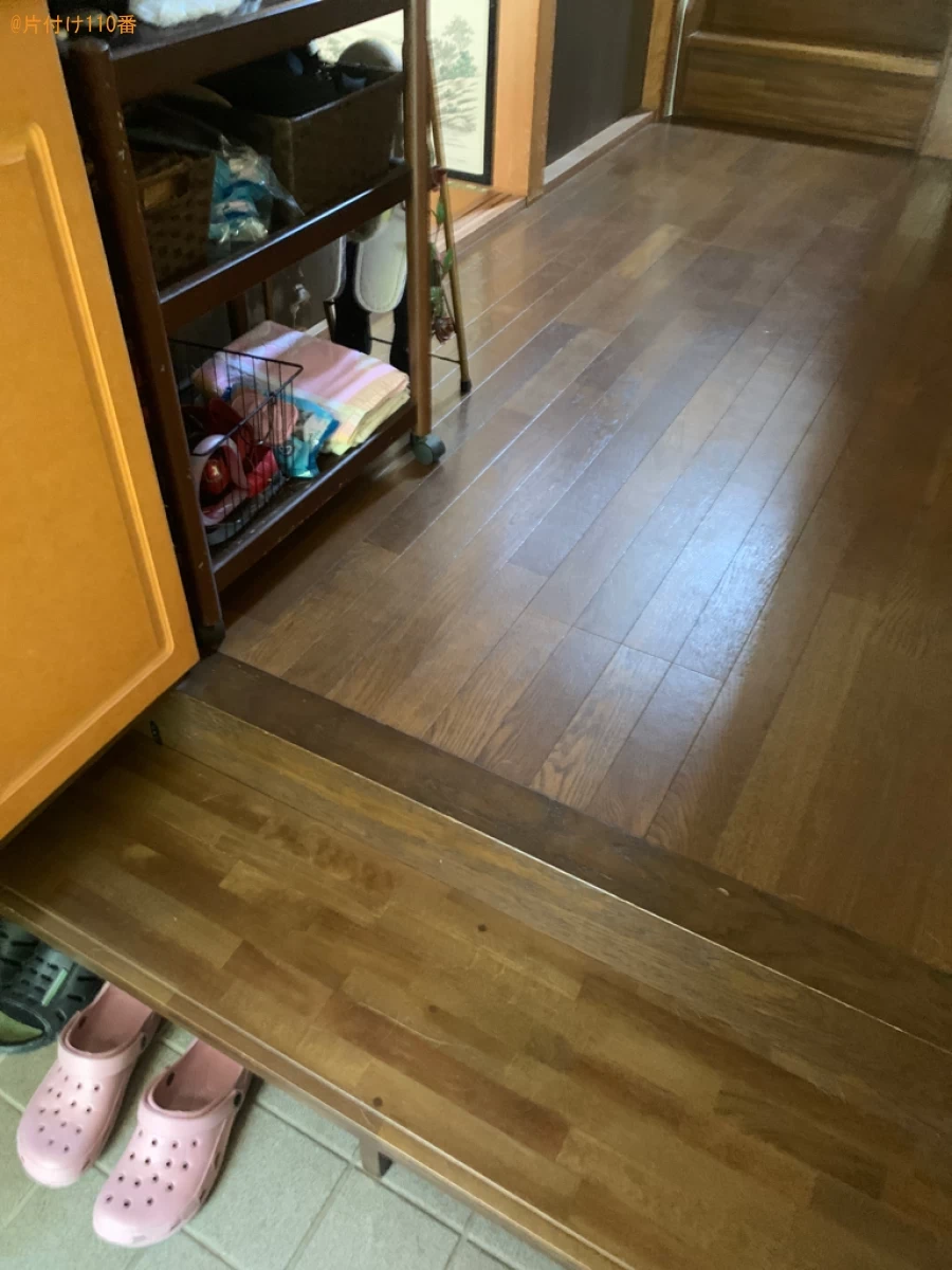 【中津市】本棚、折り畳みベッド、椅子、ヒーター、座椅子等の回収