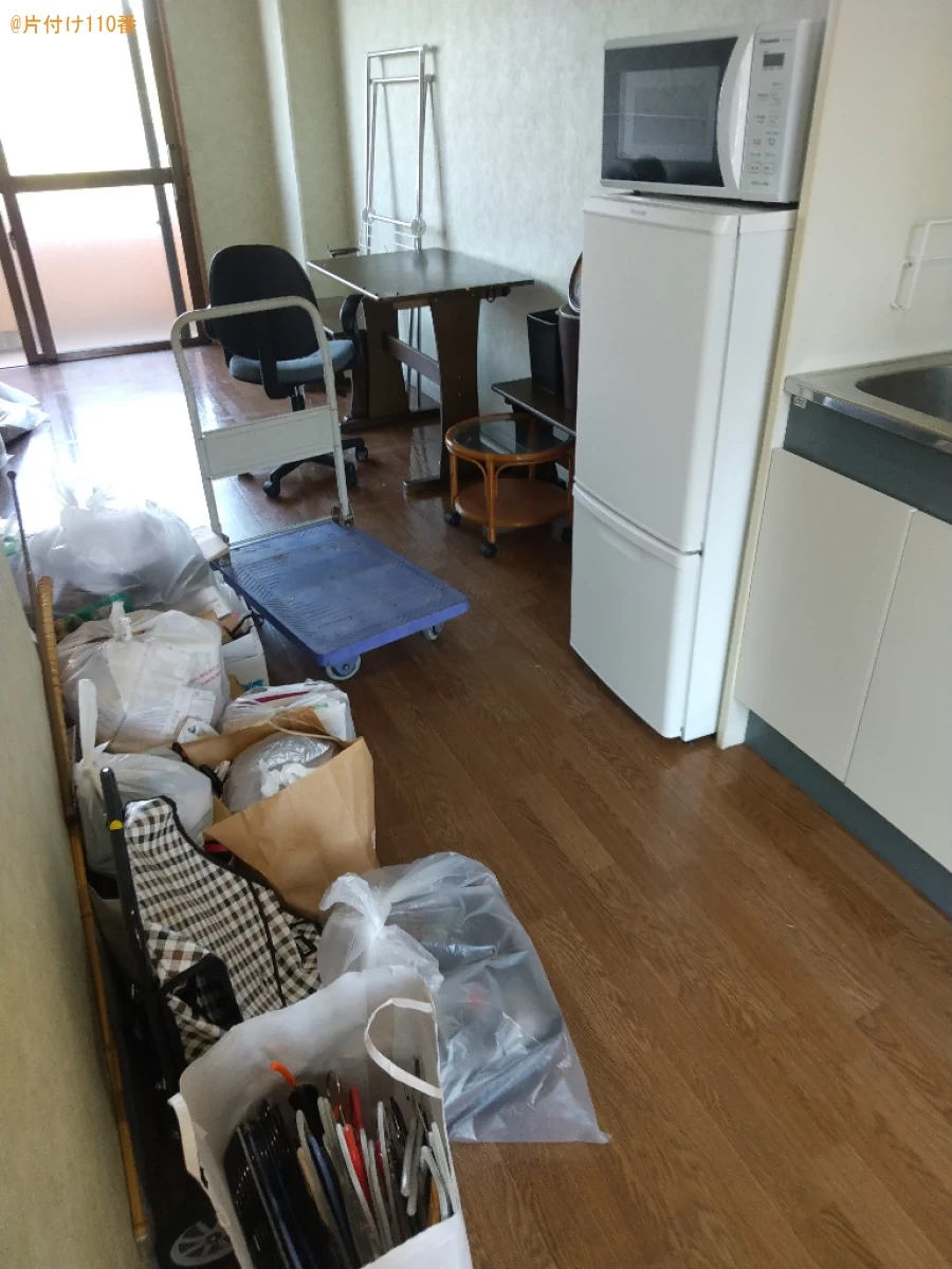 【福山市】二人用ダイニングテーブル、冷蔵庫、椅子、ラックの回収