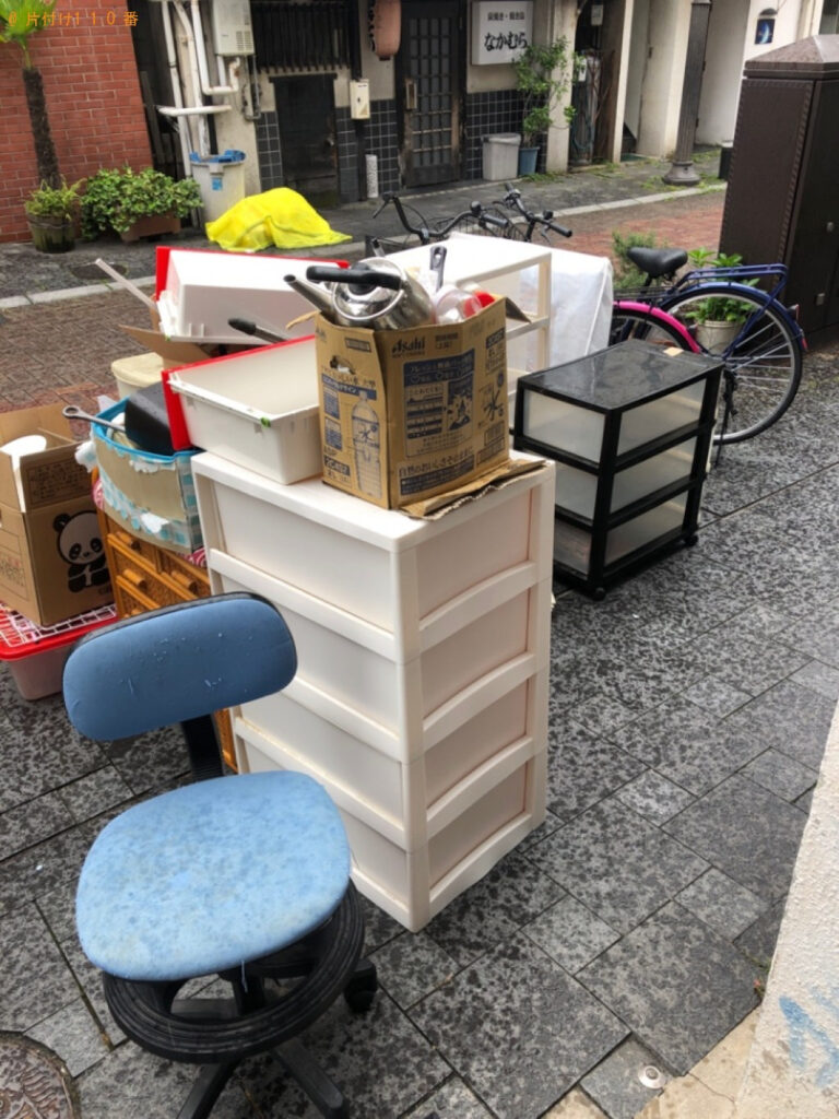 【岡山市北区】カーペット、こたつ、椅子、衣装ケース、陶器等の回収