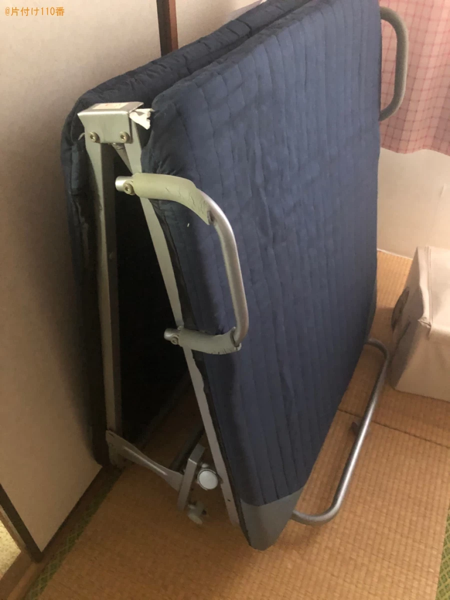 【佐賀市】折り畳みベットと学習机を二階から一階の下ろす作業ご依頼