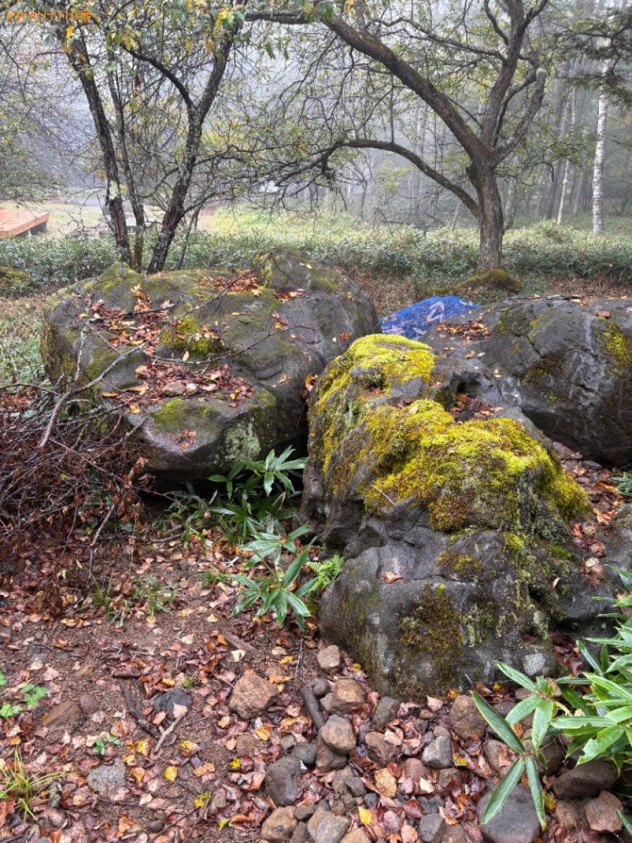 【南佐久郡南牧村】庭石の回収・処分と木の伐採作業ご依頼