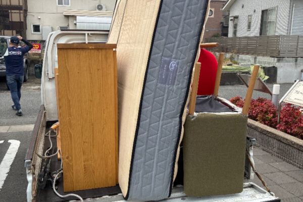 【笠岡市】クイーンベッドマットレス、食器棚の回収・処分ご依頼