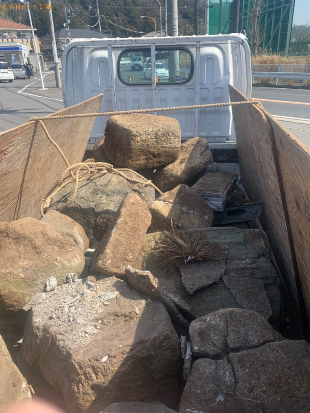 【横浜市戸塚区】庭石の回収・処分と庭木の伐採作業ご依頼