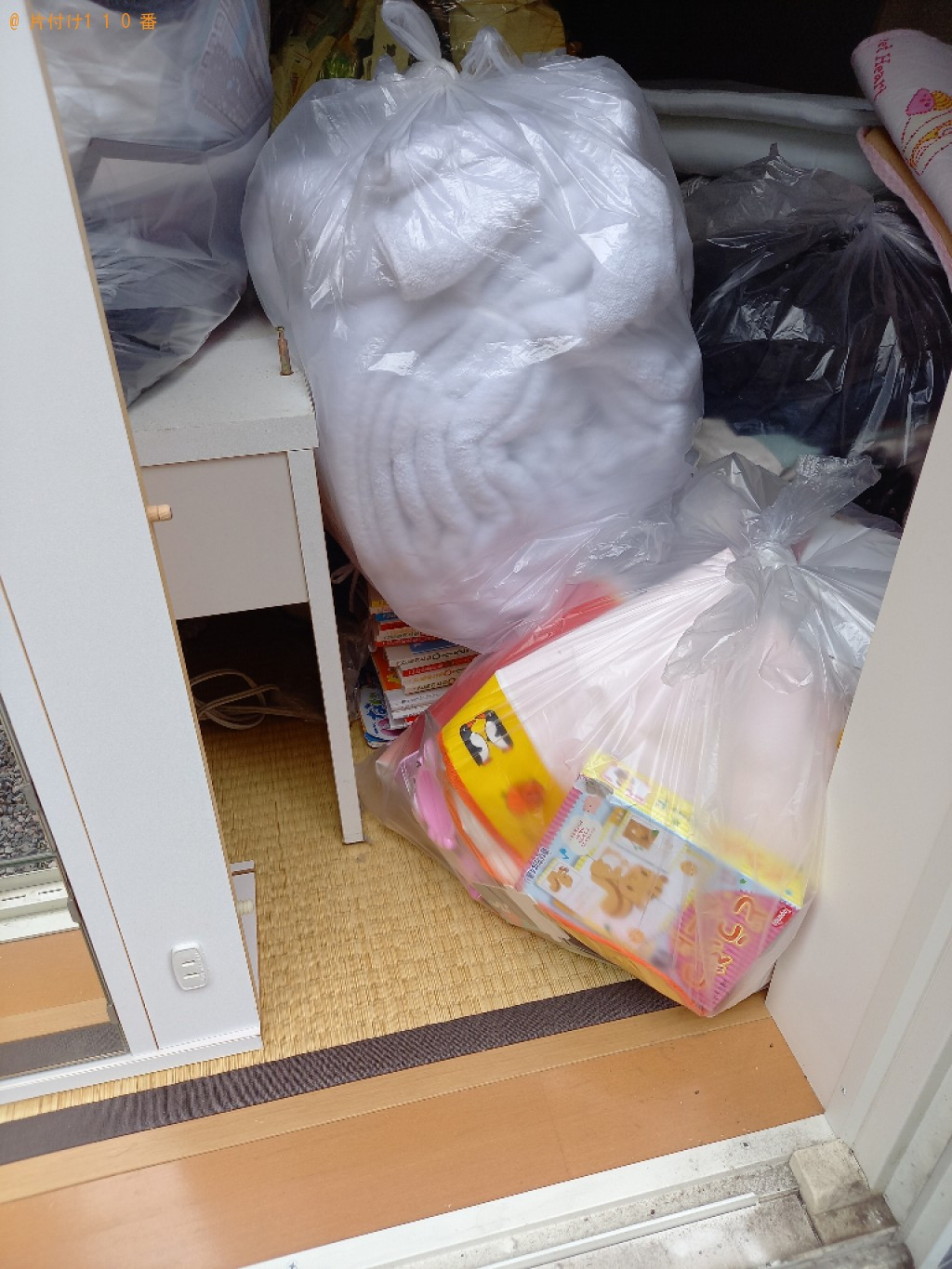 【丸亀市三条町】鏡台、ラック、健康器具、布団等の回収と片付け作業