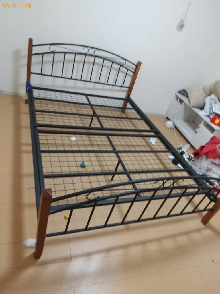 【福山市千田町】ダブルベッド、三人掛けソファー、テレビ台等の回収