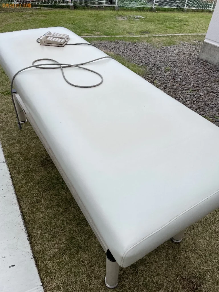 【岡崎市羽根町】エステ施術用の電動ベッド、ラック等の回収・処分
