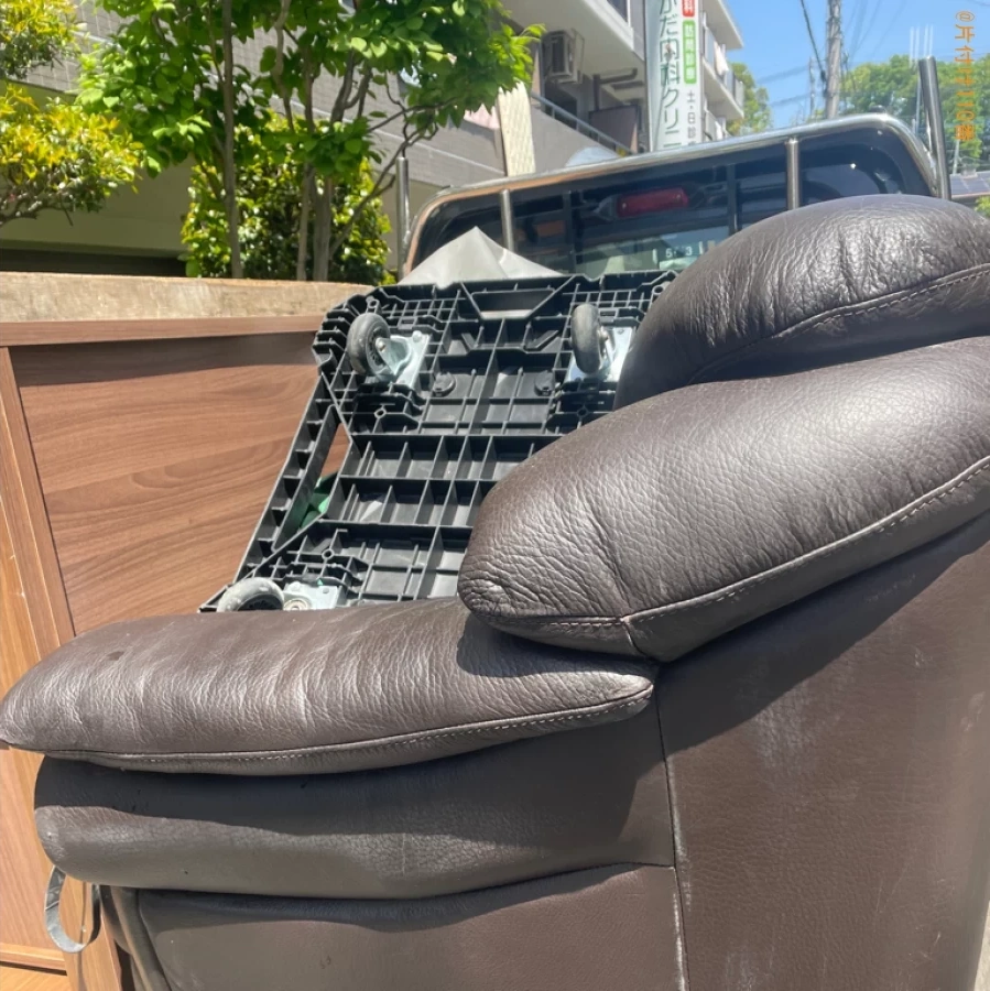 【さいたま市南区】三人掛けソファー、ラックの回収・処分ご依頼