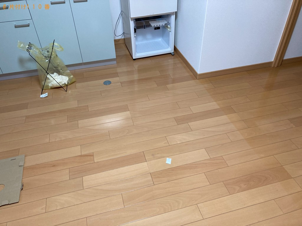 【霧島市隼人町】タンス、二人掛けソファー、食器棚等の回収・処分