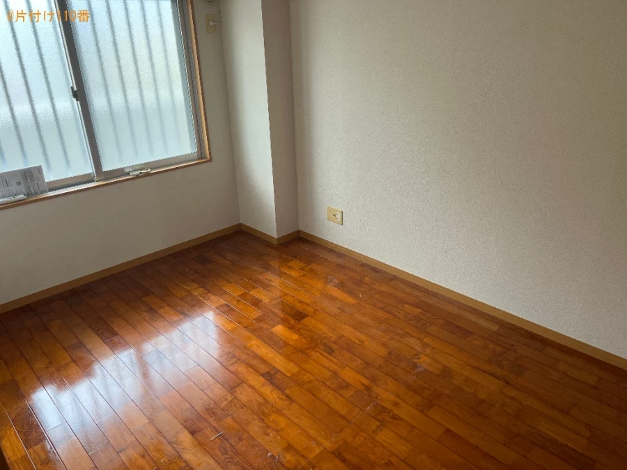 【うるま市】二人用ダイニングテーブル、本棚、衣装ケース等の回収