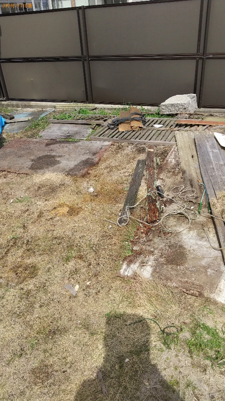 【福山市】マッサージチェア、ソファーベッド、タイヤ、机等の回収