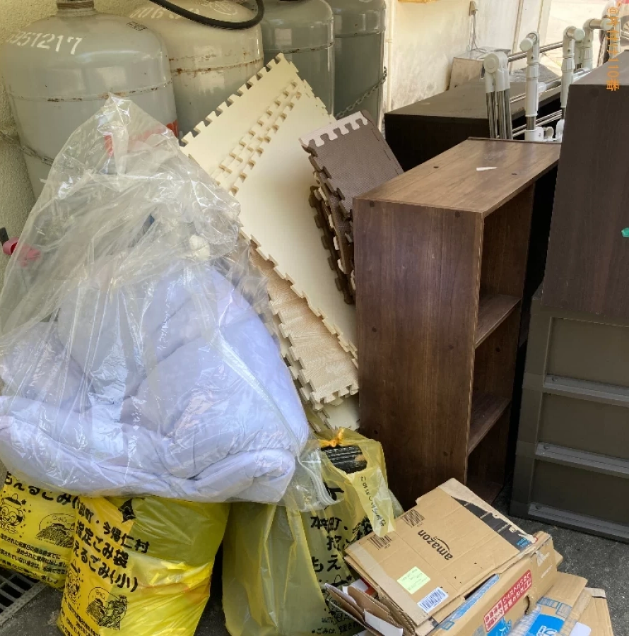 【国頭郡今帰仁村】服、物干し、ダブルベッド、マットレス等の回収