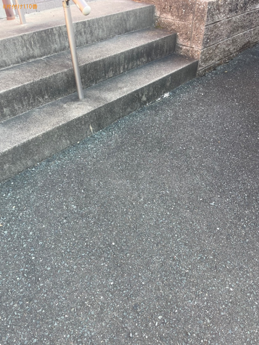 【浜松市中央区】二人用ダイニングテーブル、カーテン、本棚等の回収