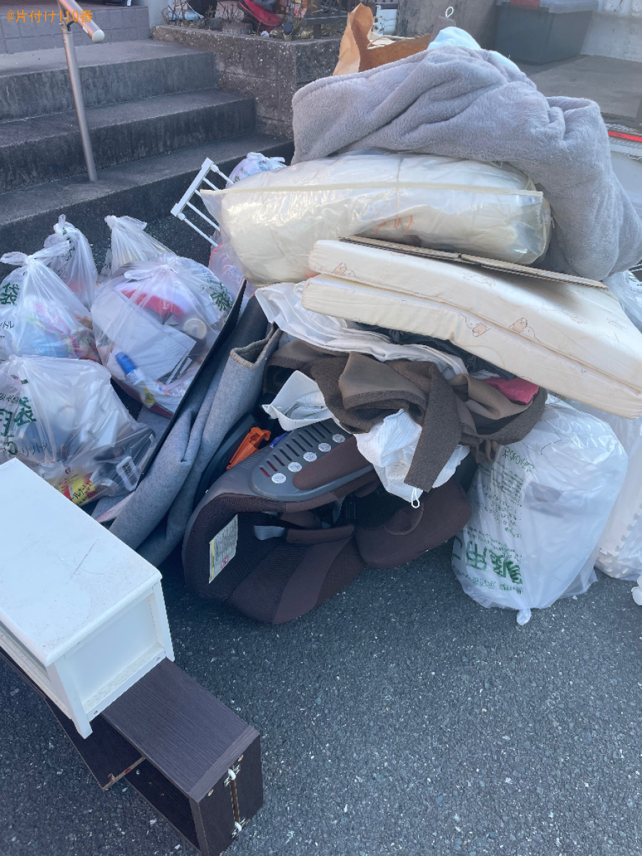 【浜松市中央区】二人用ダイニングテーブル、カーテン、本棚等の回収