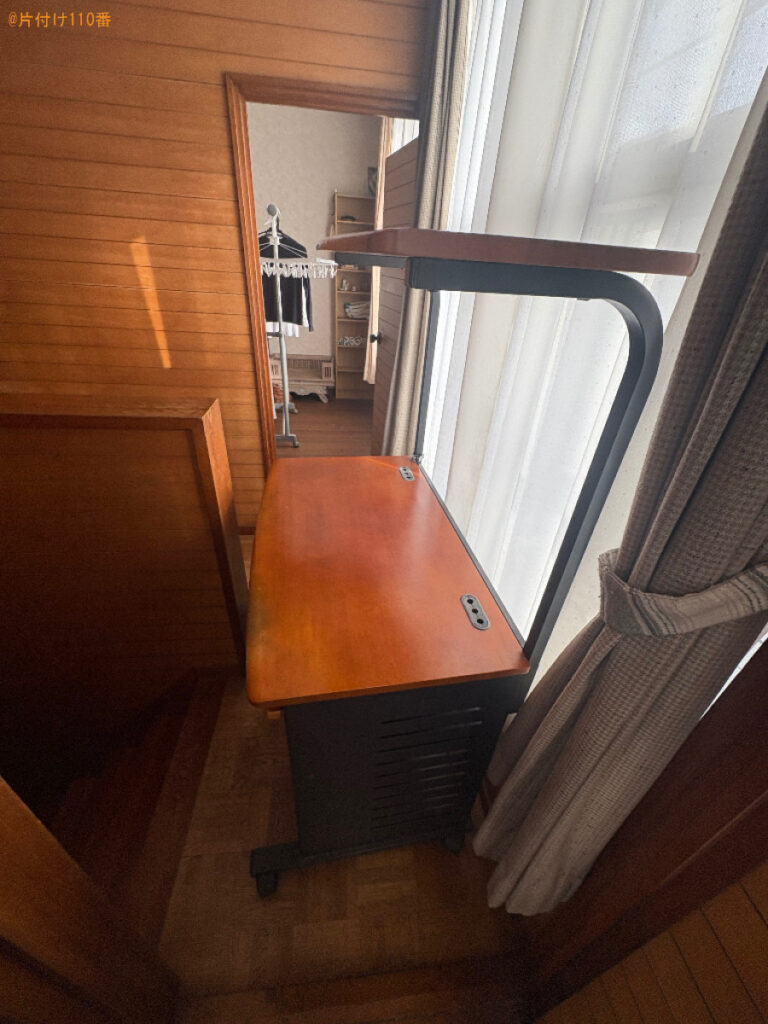 【八王子市元横山町】パソコンデスクを2階から1階へ移動する作業