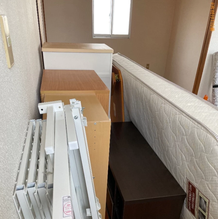 【弘前市御幸町】マットレス付きシングルベッド、テレビ台等の回収