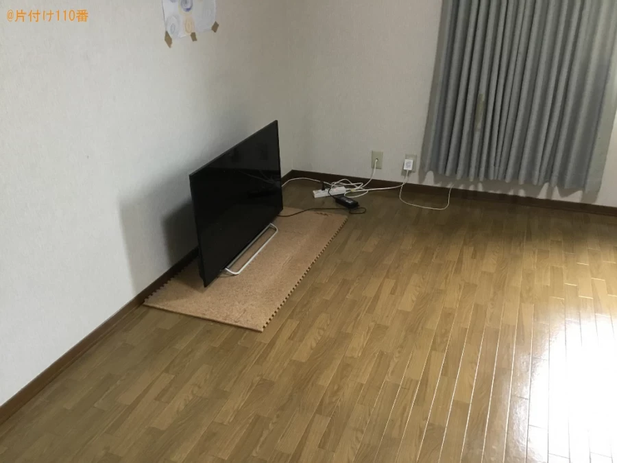 【豊中市本町】テーブル、レンジ台、タンス、衣装ケース等の回収