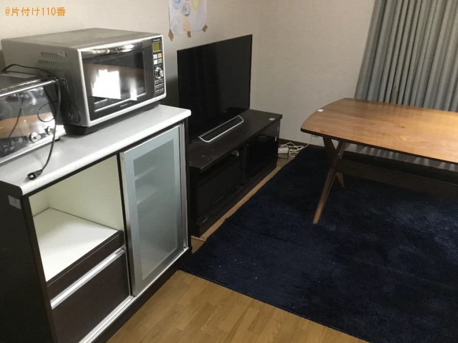 【豊中市本町】テーブル、レンジ台、タンス、衣装ケース等の回収