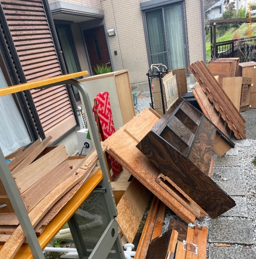 【田原市野田町】マットレス付きシングルベッド、学習机等の回収