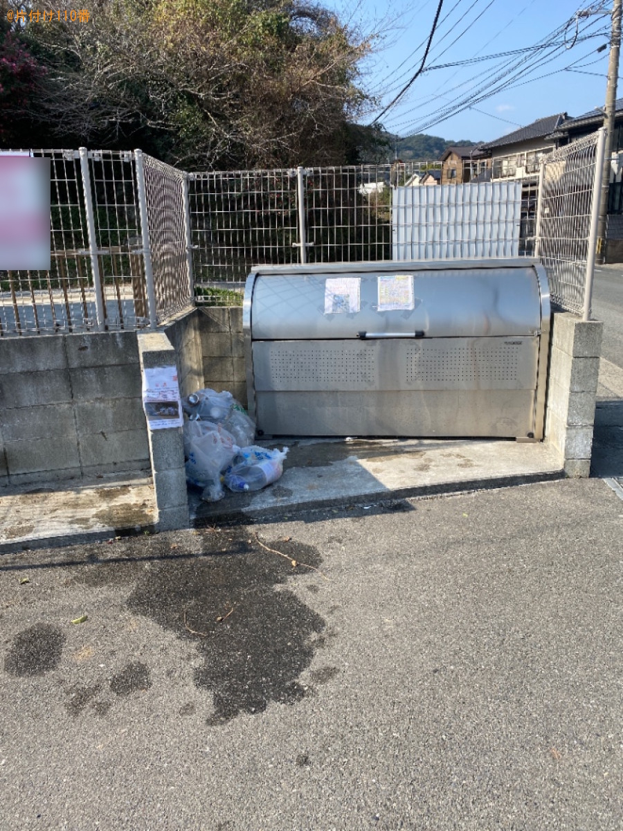 【京都郡苅田町】四人掛けソファー、布団、ラック、本棚等の回収