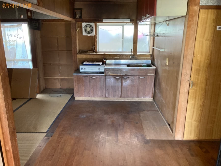 【南九州市】タンス、食器棚、鏡台、ダイニングテーブル等の回収