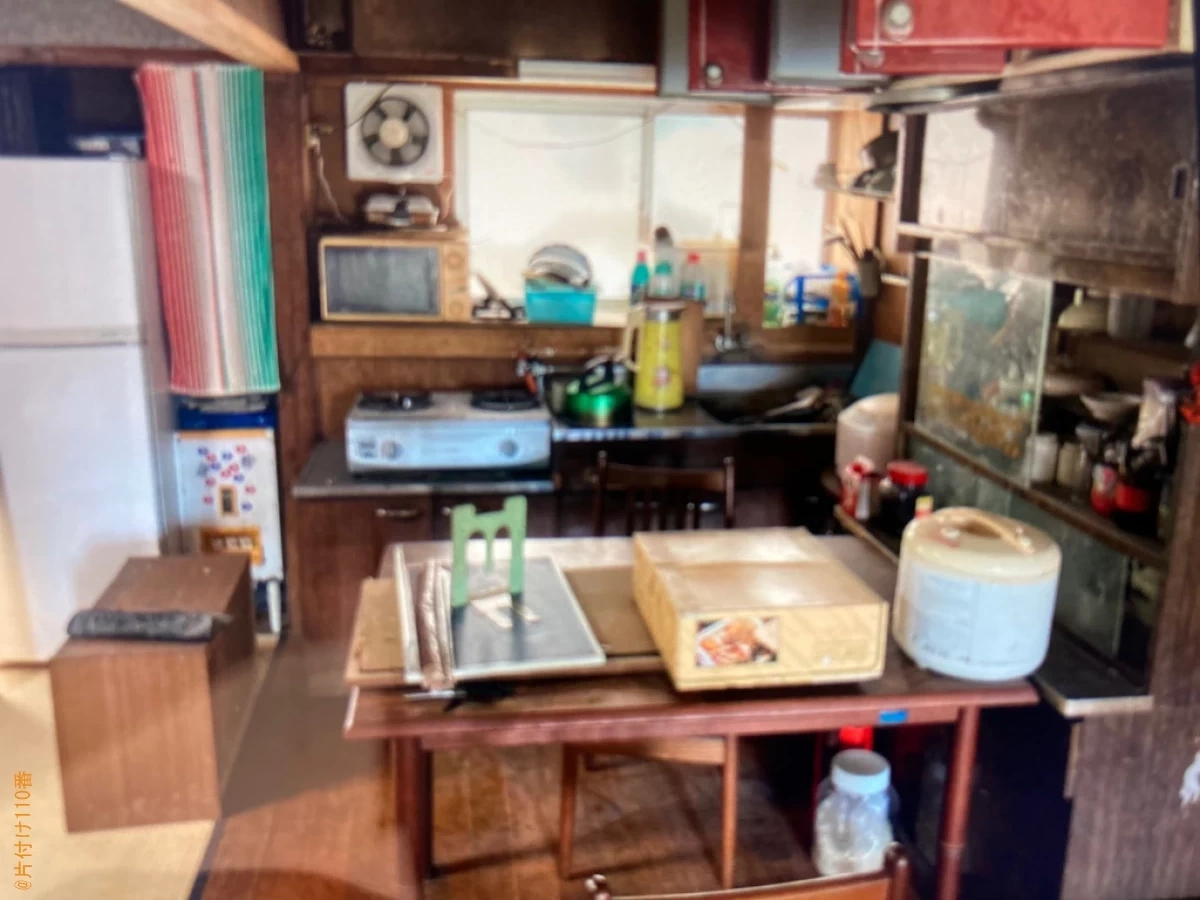 【南九州市】タンス、食器棚、鏡台、ダイニングテーブル等の回収