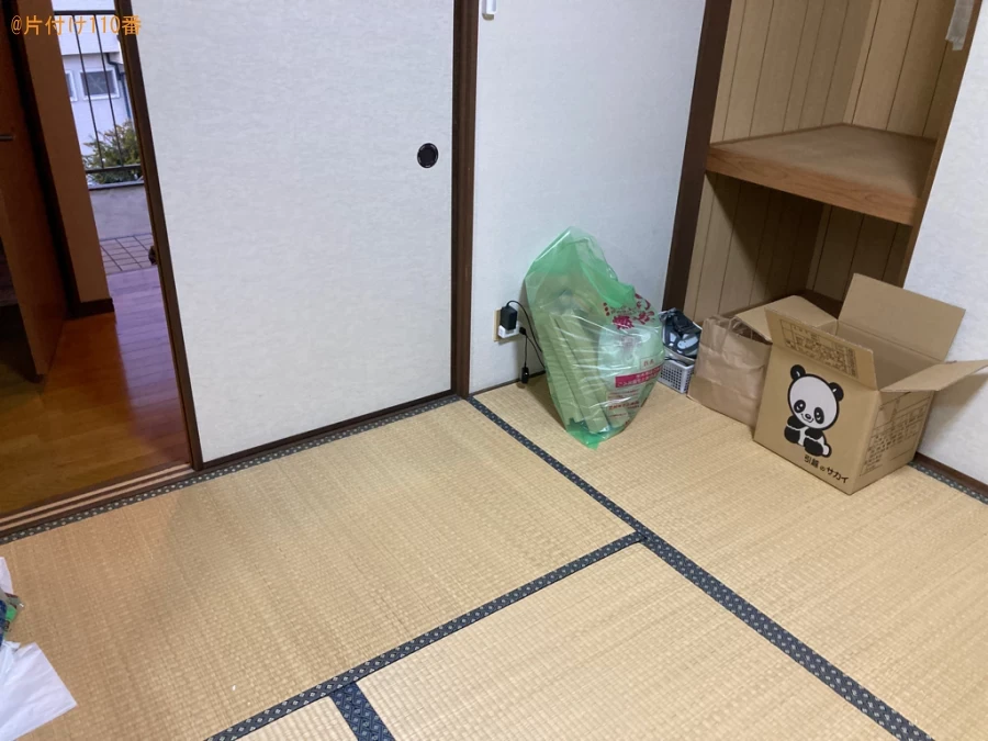 【出水市緑町】カーペット、折り畳みベッド、カラーボックス等の回収