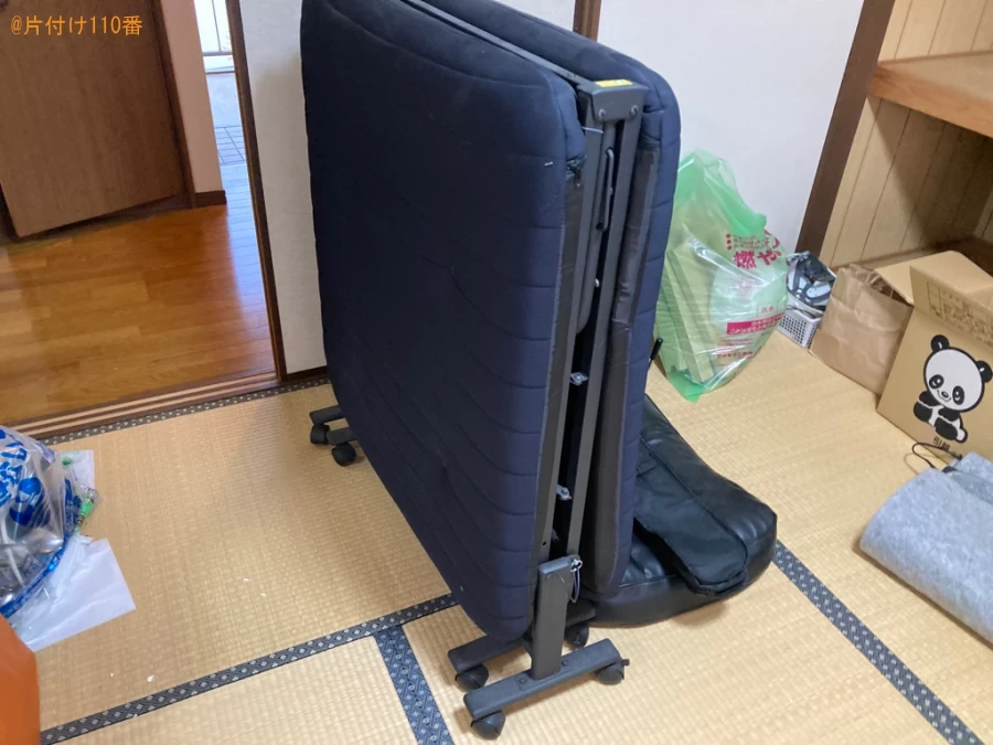 【出水市緑町】カーペット、折り畳みベッド、カラーボックス等の回収