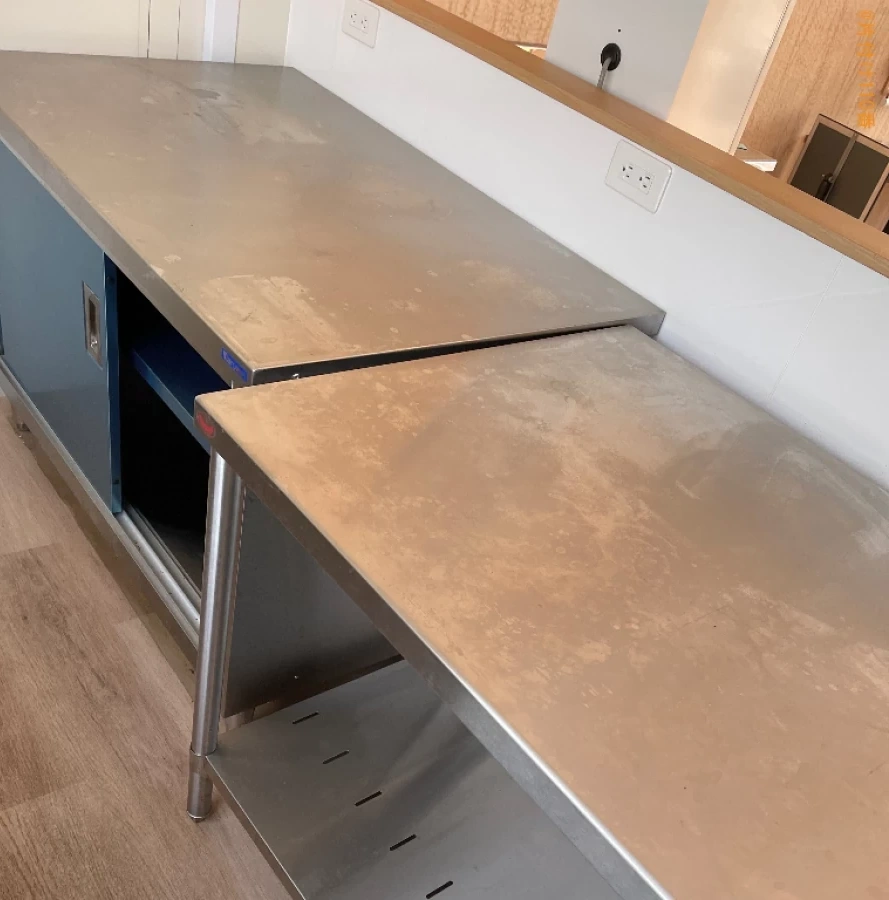 【岡山市北区】冷蔵庫、作業台の回収と別の冷蔵庫の運搬作業ご依頼