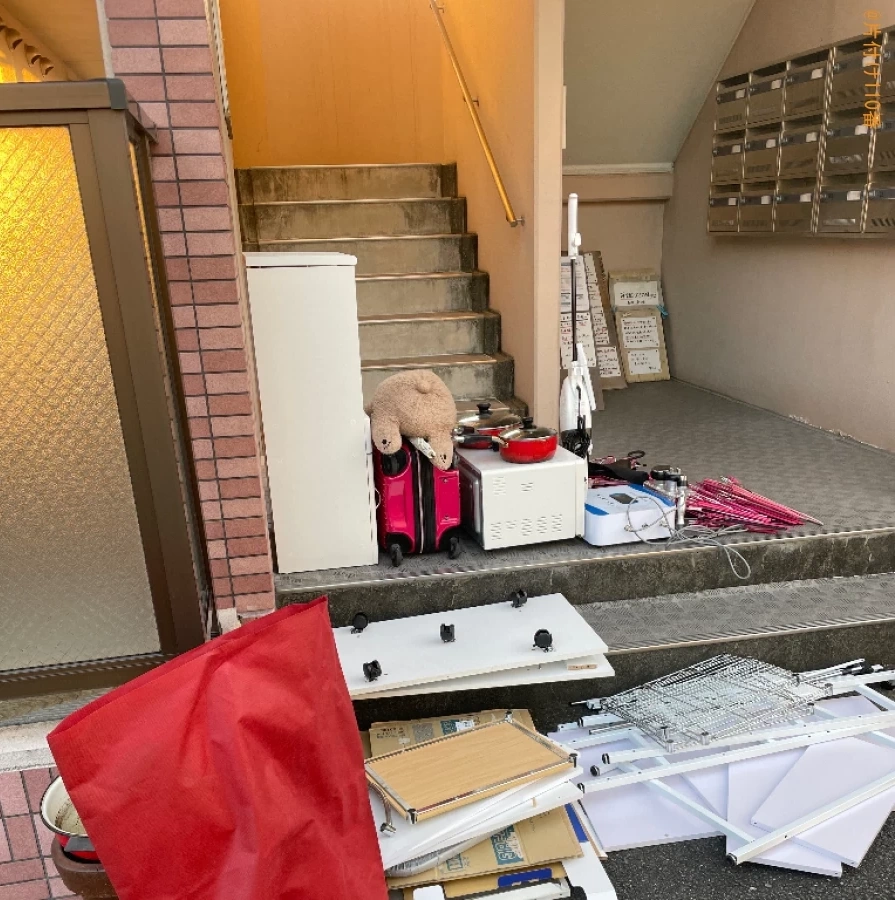 【浜松市中区】キャリーバッグ、食器棚、掃除機、段ボール等の回収