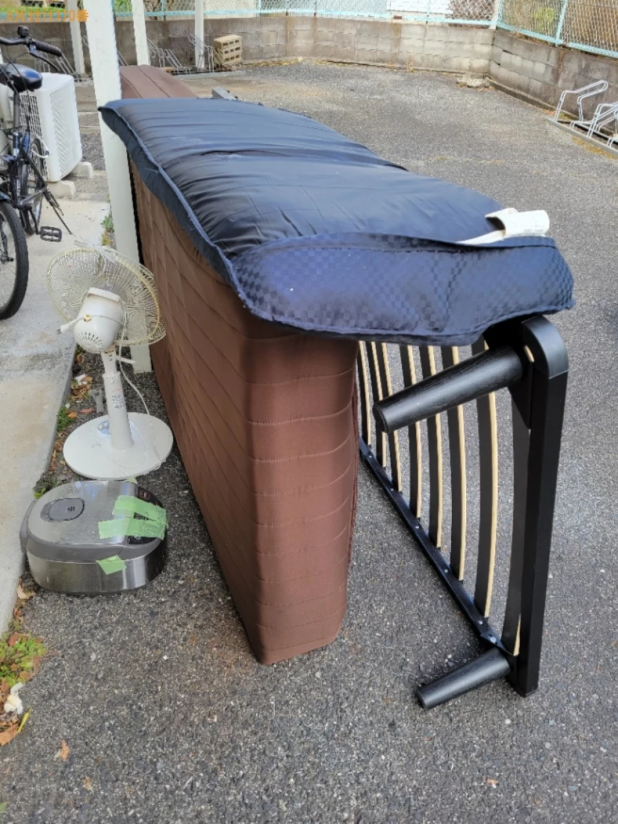 【岡山市北区】マットレス付きシングルベッド、座椅子等の回収・処分