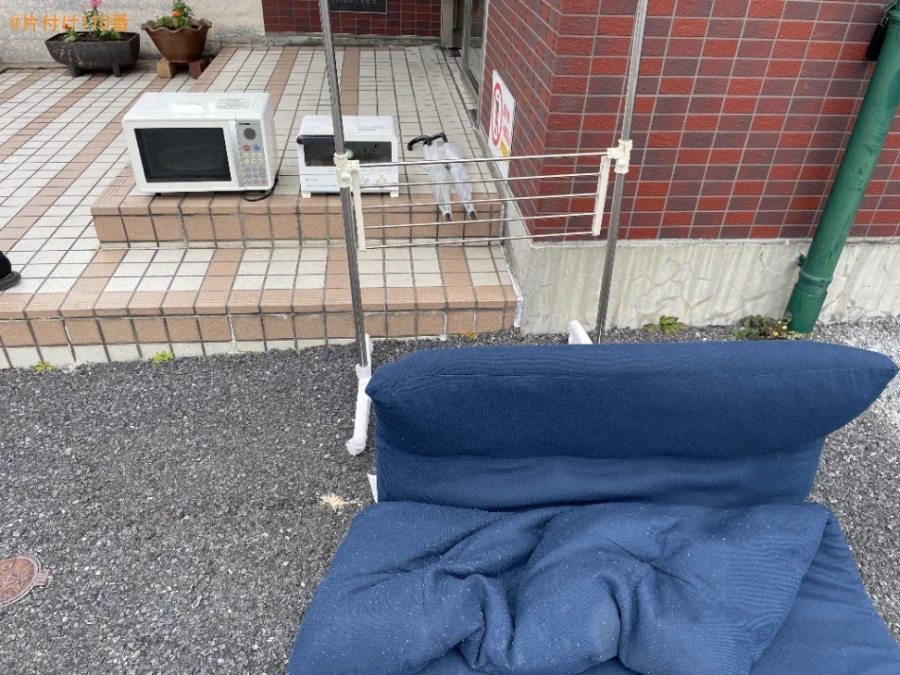 【草津市】ソファーベッド、電子レンジ、ハンガーラック等の回収