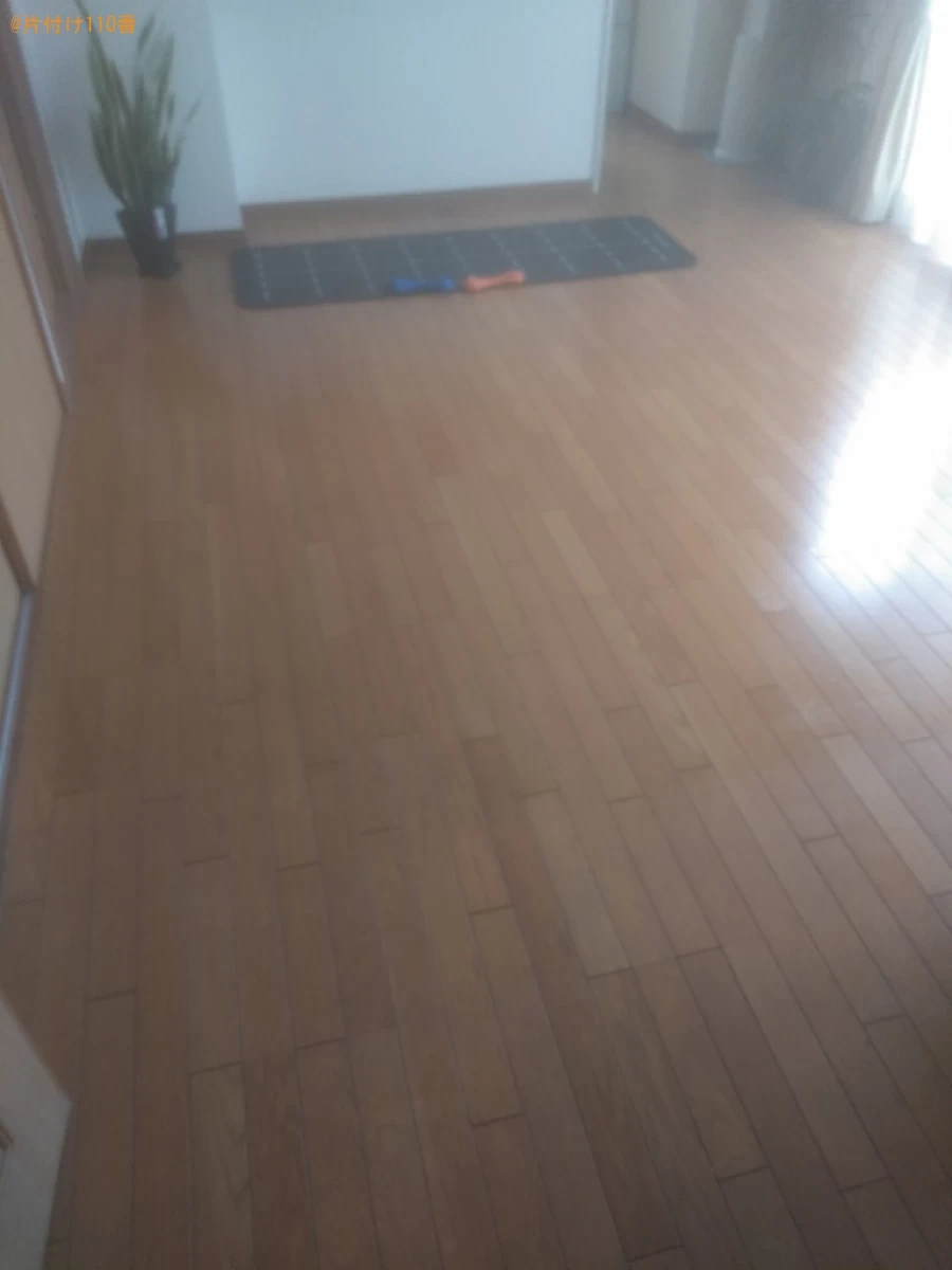 【伊予市灘町】4人用ダイニングテーブル、二人掛けソファー等の回収