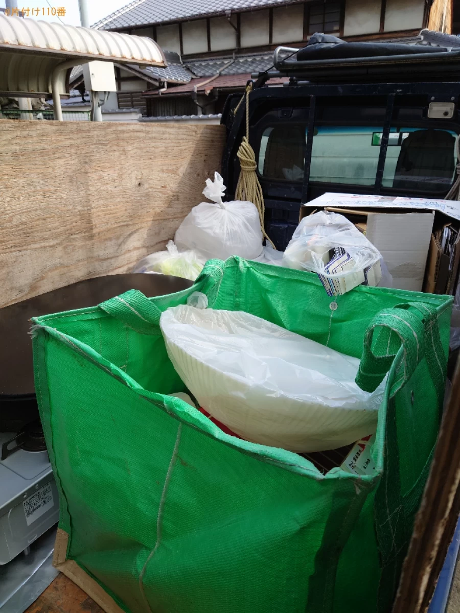 【寝屋川市郡元町】テーブル、はしご、布団、冊子、一般ごみ等の回収