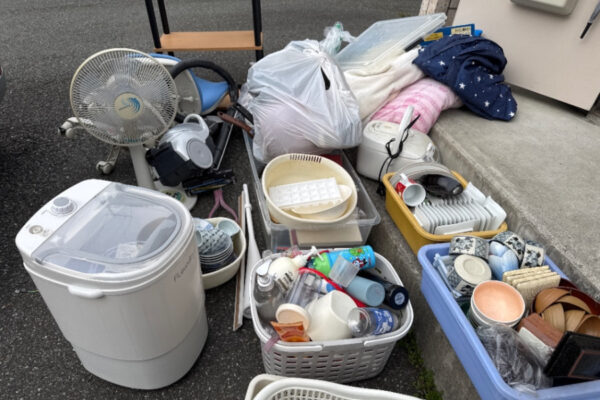 【一関市藤沢町】布団、掃除機、炊飯器、扇風機、食器、かご等の回収