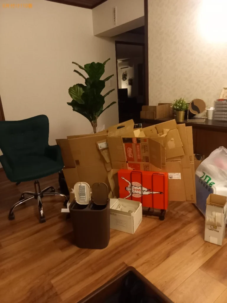 【豊島区】スーツケース、オイルヒーター、ハンガー、椅子等の回収