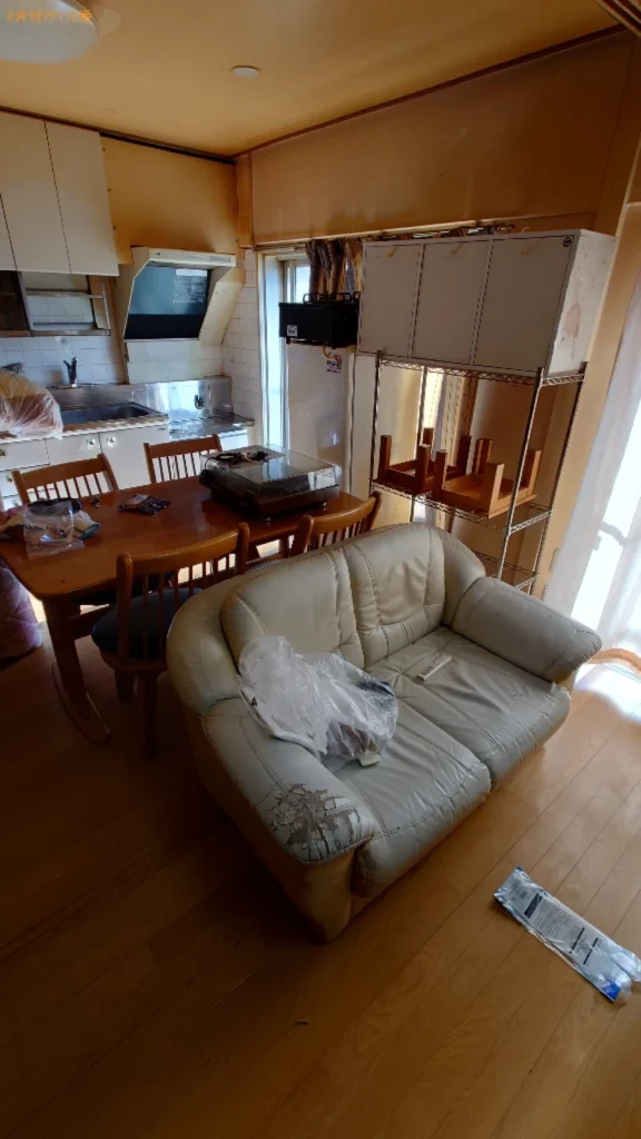 【奈良市鳥見町】洗濯機、四人用ダイニングテーブル、仏壇等の回収