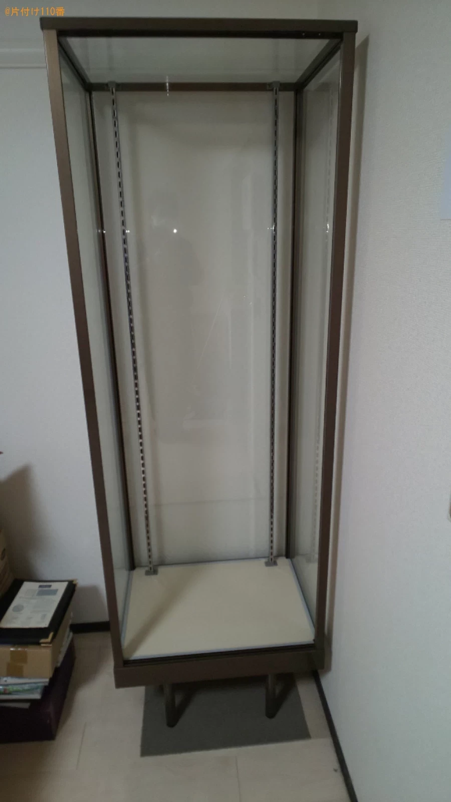 【堺市中区】二人掛けソファー、ガラスケース、収納ボックス等の回収