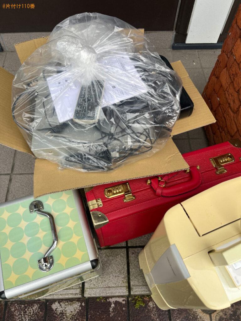 【嬉野市塩田町】テレビ、下駄箱、メダル、アタッシュケース等の回収