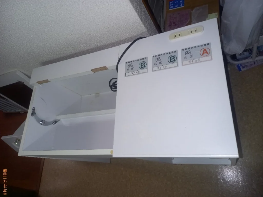 【北区】ドレッサーを1階のゴミ置き場に運ぶ作業ご依頼　お客様の声